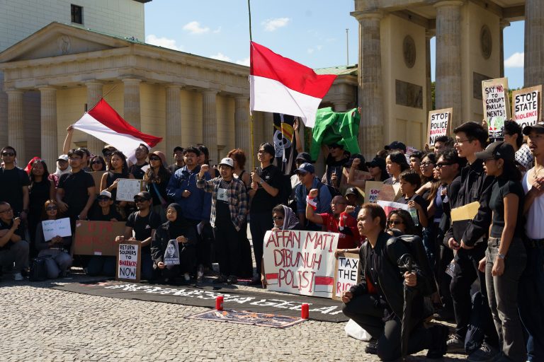 Demonstrasi di Berlin. Foto oleh Rizki Pramadhan